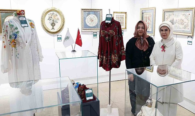 Emine Erdoğan, Çınar Uluslararası Kültür ve Sanat Derneği'nin karma sergisinin açılışını yaptı