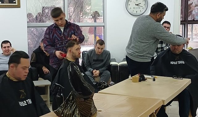 Engelsiz Yaşam Merkezi'nde tıraş vakti