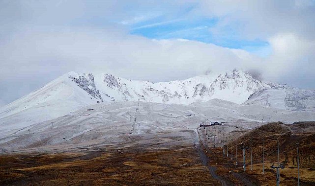 Erciyes'te iki mevsim, sarı ve beyaz bir arada