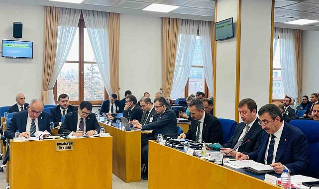 Ersoy'dan Erciyes Anadolu Holding'e övgü