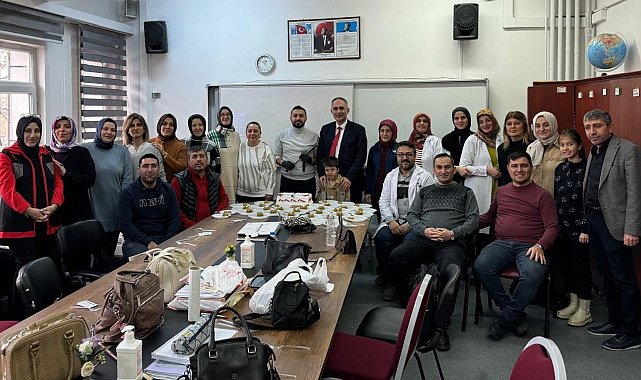 Erzurumlu tatlıcıdan 1000 öğretmene tatlı ve pasta ikramı