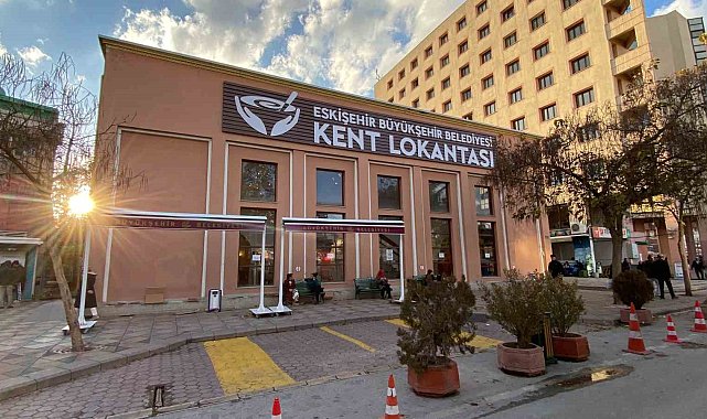 Eskişehir Büyükşehir Belediyesi'nin açtığı Kent Lokantası binasının depreme dayanıksız olduğu iddiası