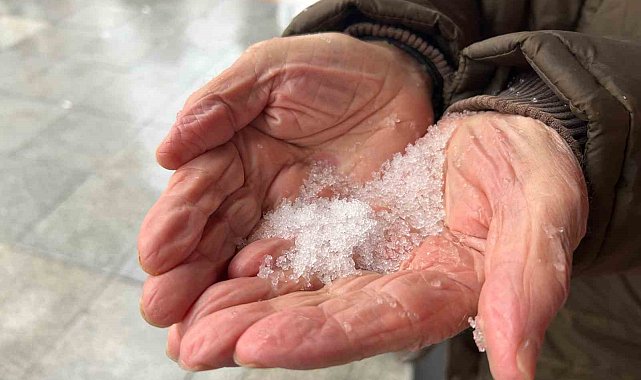 Eskişehir'de dolu yağışı etkili oldu
