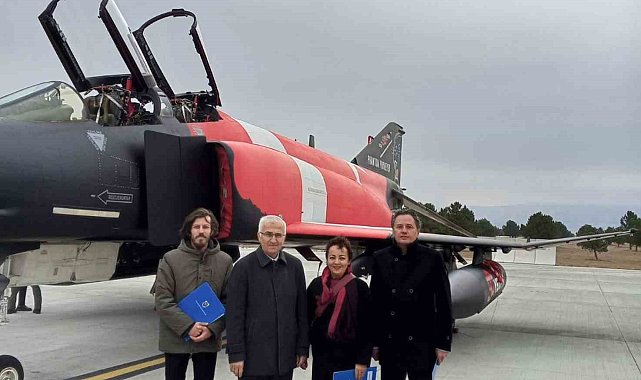 ESOGÜ Sanat ve Tasarım Fakültesi'nden F-4E Phantom II Uçağına Boyama Tasarımı