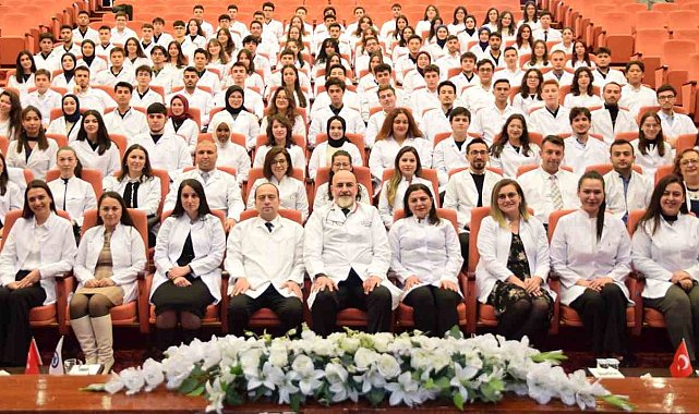 ESOGÜ'lü genç diş hekimi adayları beyaz önlüklerini giydi