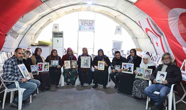Evlat nöbetindeki annelerden kararlılık vurgusu: "Bu düşmanın karşısında dimdik duracağım, boynumu eğmeyeceğim"