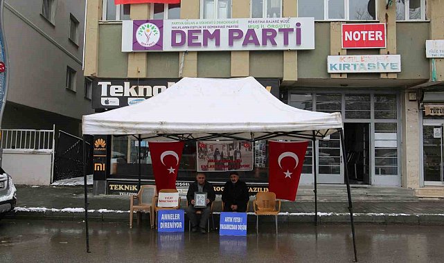 Evlat nöbetindeki baba: &quot;Yahudilere askerlik yapmayın&quot;