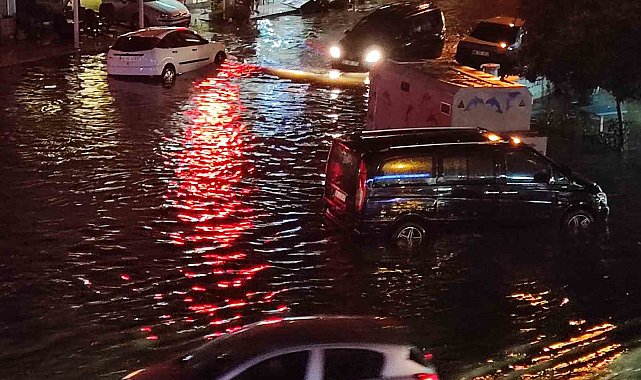 Fethiye'de sağanak yağış yolları göle çevirdi