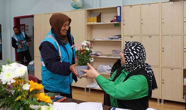 Gaziantep'te öğretmenler günü çiçeklerle kutlandı