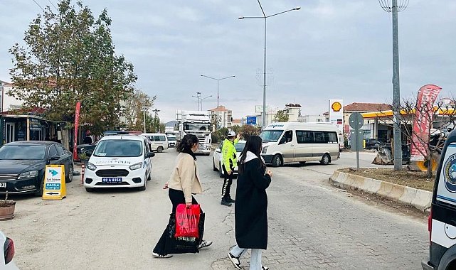 Gölbaşı&#039;nda yayalara trafik eğitimi verildi