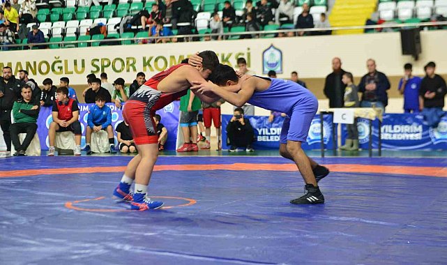 Güreş minderinde Bursa fırtınası