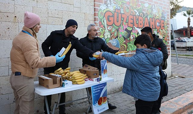 Güzelbahçe'de süt, poğaça ile birlikte öğrencilere kuruyemiş ve meyve de dağıtılacak