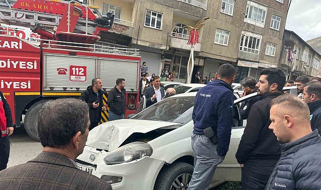 Hakkari'de maddi hasarlı trafik kazası