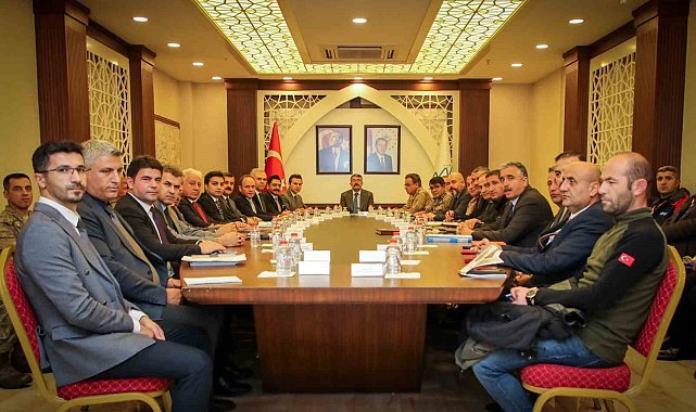 Hakkari'de "Karla Mücadele ve Alınacak Önlemler Toplantısı" düzenlendi