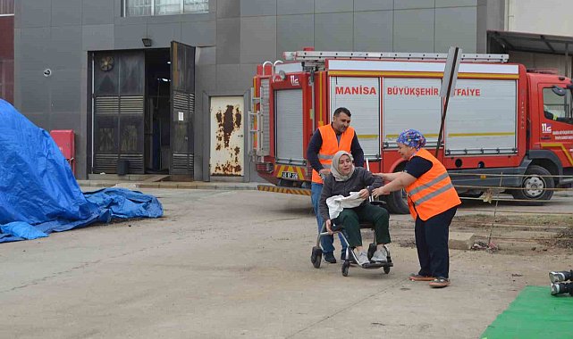 Hastanede yapılan yangın tatbikatı gerçeğini aratmadı