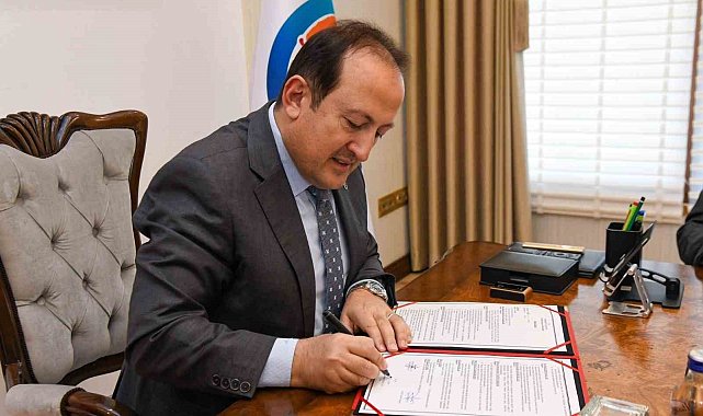 Hayırsever işadamından Mersin'e 2 okul