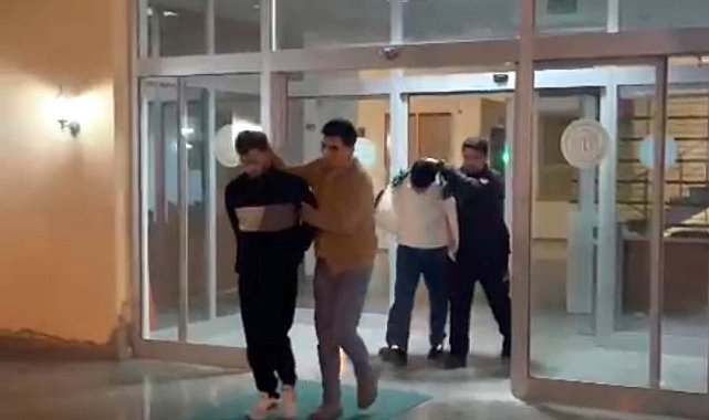 Hisarcık&#039;ta yaşlı çifti dolandıran zanlılar, 230 saatlik kamera incelenmesiyle yakalandı