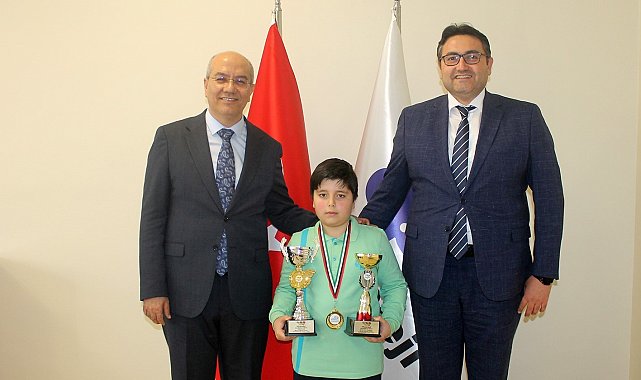 İhlas Koleji öğrencisi, Türkiye Beyin Olimpiyatlarında Türkiye birincisi oldu