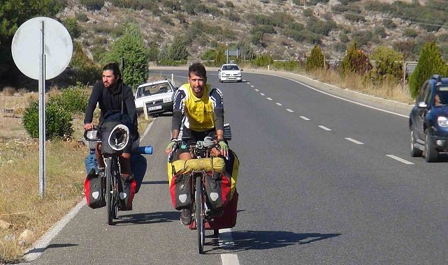 İklim değişikliğine dikkat çekmek için bisikletle dünya turuna çıktılar