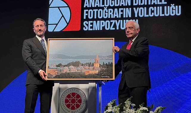 İletişim Başkanı Altun, &quot;İzzet Keribar Fotoğraf Sergisi&quot; ve &quot;Analogdan Dijitale Fotoğrafın Yolculuğu Sempozyumu&quot;na katıldı