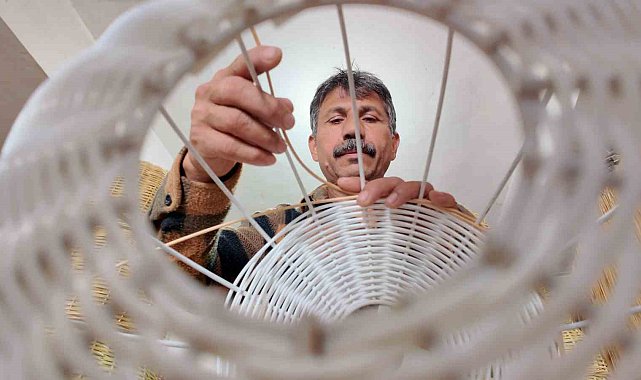 Ilıcabaşı&#039;nda üretilen rattan avizeler moda oldu