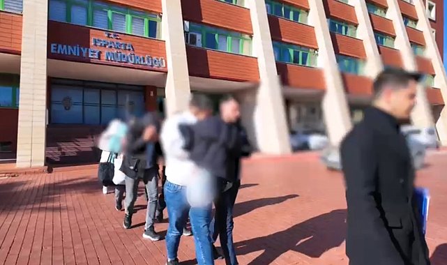 Isparta'da arkadaşlık vaadiyle dolandırıcılık yapan çete çökertildi