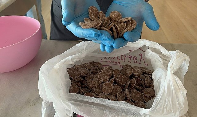 Isparta'da öğretmenler gününe tatlı bir dokunuş: gül ve elma aromalı 'Öğretmen Çikolatası'