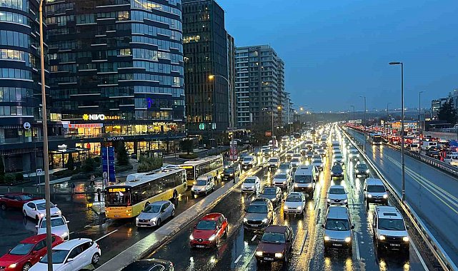 İstanbul'da trafik yoğunluğu yüzde 90'a ulaştı