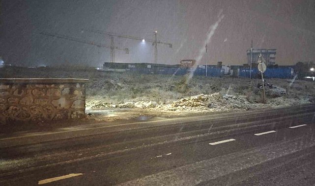 İstanbul'un yüksek kesimlerinde kar yağışı etkili oldu