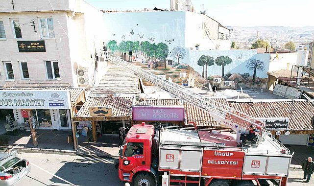 İtfaiye aracı üzerine çizdiği resmi 21 günde tamamladı