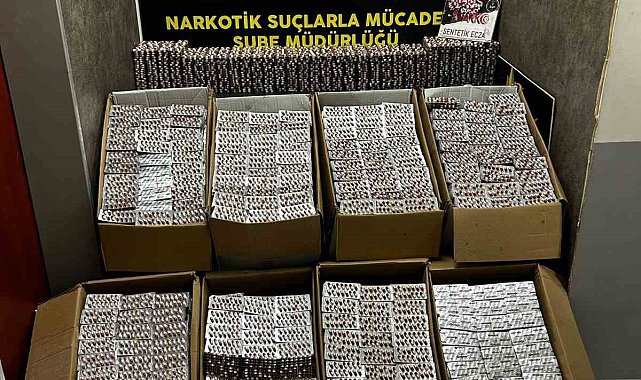 İzmir'de torbacılara uyuşturucu temin edenlere operasyon: 2 tutuklama