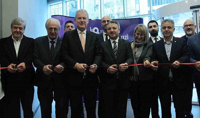 İzQ Dijital Deneyim Merkezi kapılarını açtı