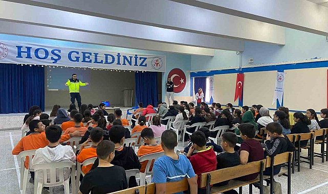 Jandarma ekipleri bilgilendirme çalışmalarını sürdürüyor
