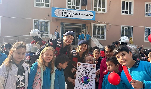 Jandarma ekipleri Dünya Çocuk Günü&#039;nü kutladı