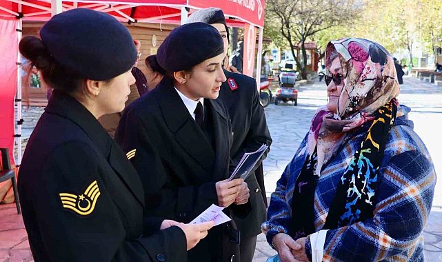 Jandarmadan 'Kadına yönelik şiddete kaşı mücadele' standı