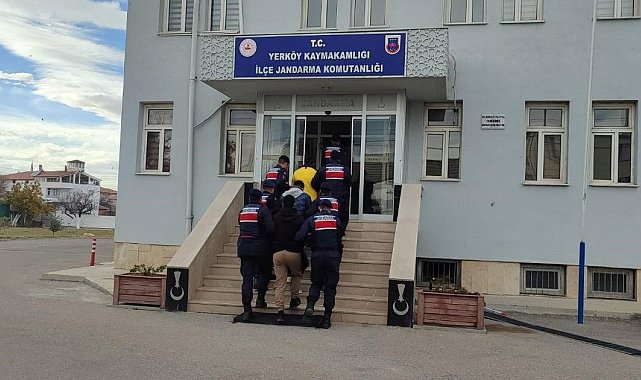 Jandarmanın dur ihtarına uymayan 3 kişi ceza evi firarisi çıktı