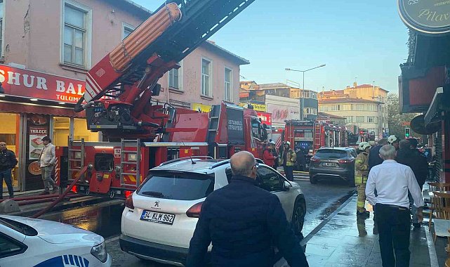 Kadıköy'de ahşap binada yangın