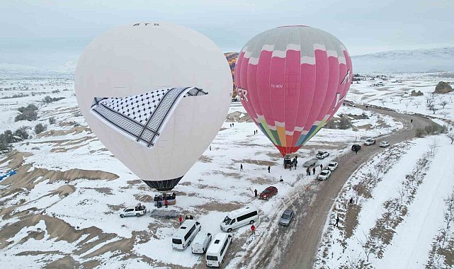 Kapadokya'da balonlar 'barış' için havalandı