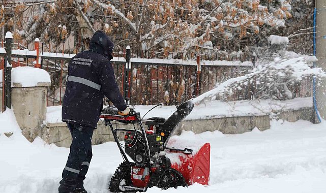 Kar mücadelede 24 saatlik mesai