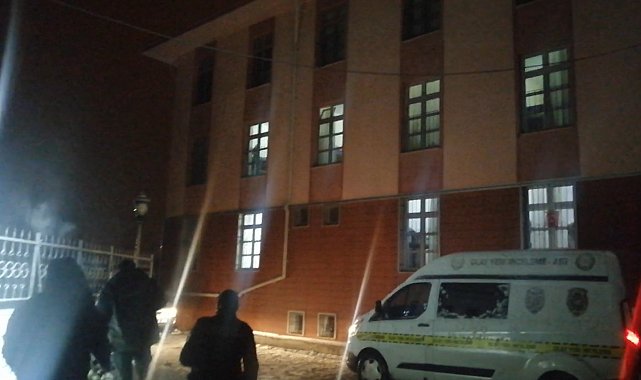 Kar yağışını izlemek isterken pencereden düşen öğrenci hastaneye kaldırıldı