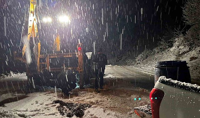 Karda mahsur kalanlar kurtarıldı