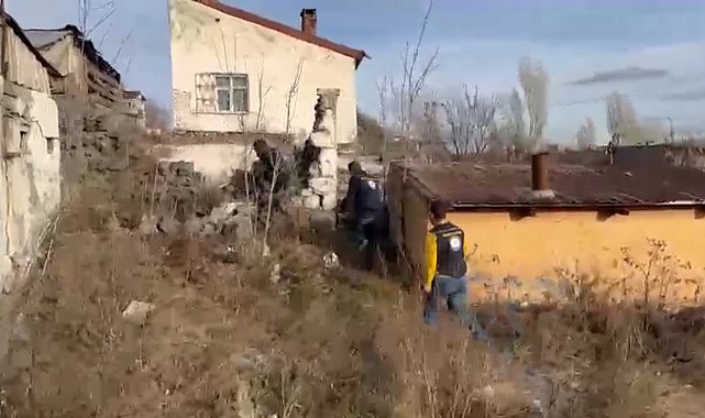 Kars'ta düzensiz göçmenler kaçtı, polis kovaladı