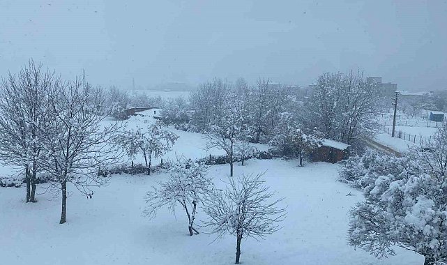 Kavak, beyaz gelinliğini giydi