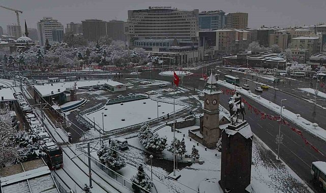 Kayseri'de kar nedeniyle eğitime 1 gün daha ara verildi