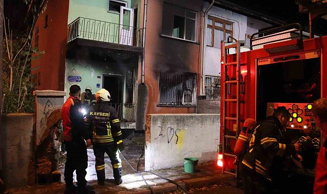 Kayseri'de müstakil evde yangın: 1 kişi dumandan etkilendi