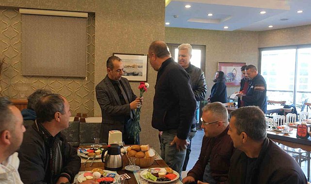 Kemer Belediyesi'nden şoförlere kahvaltı