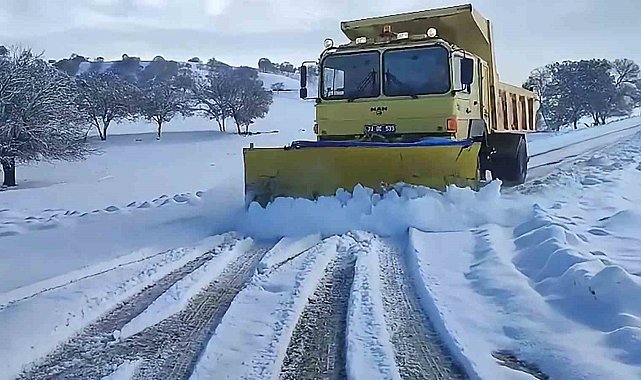 Kırıkkale'de karla mücadele devam ediyor: Kapanan yollar ulaşıma açıldı