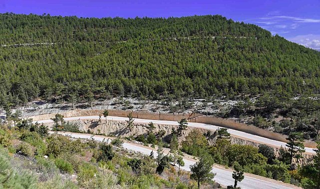 Kırsal mahallelerde yol genişletme çalışmaları sürüyor