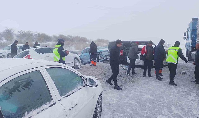 Kırşehir'de kar yağışı kazalara neden oldu
