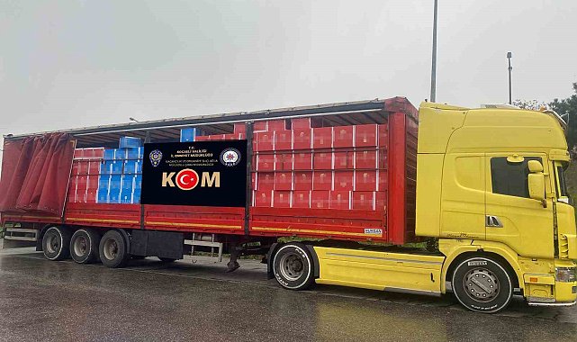 Kocaeli'de 9 milyon 580 bin dal bandrolsüz makaron ele geçirildi